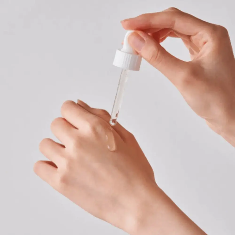Beauty-of-Joseon-Glow-Serum-Propolis-Niacinamide-hand_5000x