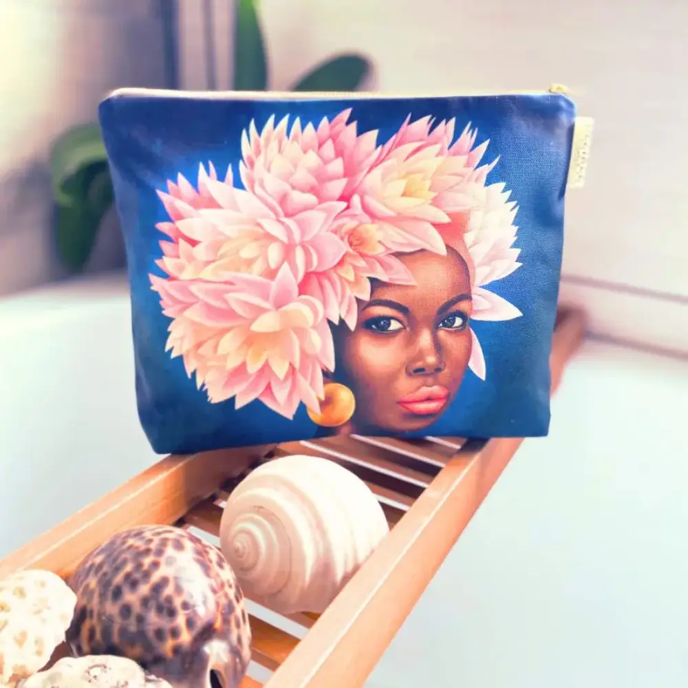 Mzansi-Trading-African-Woman-Collection-WATERLILY-Waschtasche-aus-Canvas-Whimsical-Collection-Lifestyle-pic
