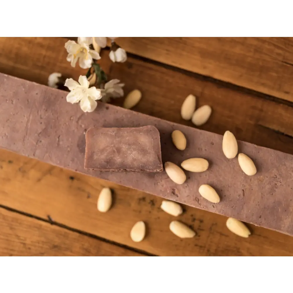Sapone-naturale-alle-mandorle-e-vaniglia-1