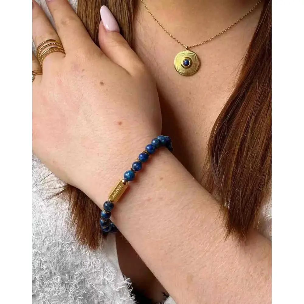 bracelet-caixa-agate-bleue-en-pierres-naturelles-acier-inoxydable-sur-mannequin-boutique-bijoux-toulouse