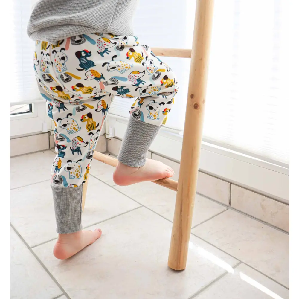 Pumphose-jogger-mit-hundemotiv-und-knieschoner
