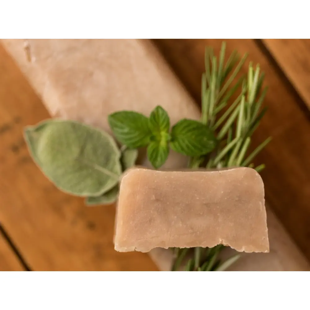 Sapone-naturale-alla-salvia-rosmarino-e-ortica-1