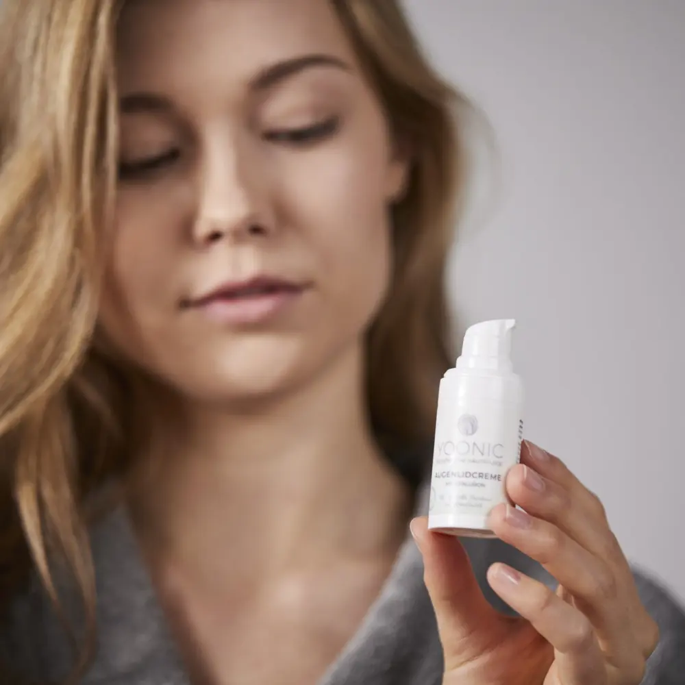 yoonic_4_0381_1800x1800