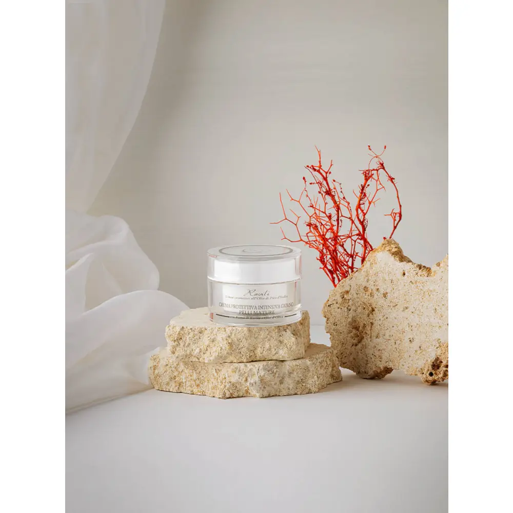 roviti-crema-protettiva-intensiva-giorno-pelli-mature-ambientata