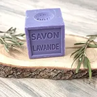 SAVONCUBEVEGETALLAVANDE