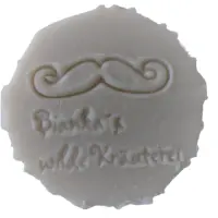 rasierseife-stoppelraeuber-sanfte-rasur-mit-ruegener-heilkreide-und-pflegendem-babassuoel-nur-aus-natuerlichen-zutaten-vegan-80-g_2-removebg-preview