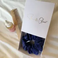 Chouchou en velours de coton upcyclé - Bleu saphir lisse Chouchou en velours de coton upcyclé - Bleu saphir lisse