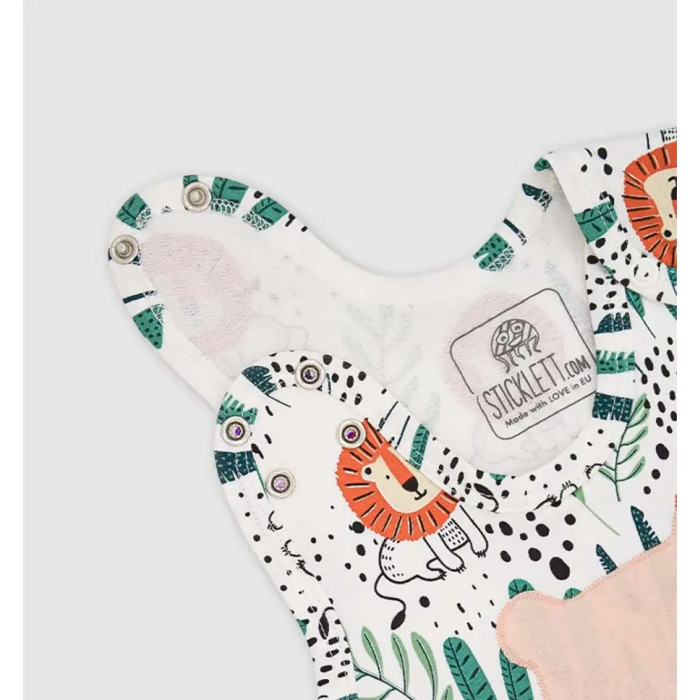 babykleidung-strampler-verlaengerbare-traeger-loewenprint