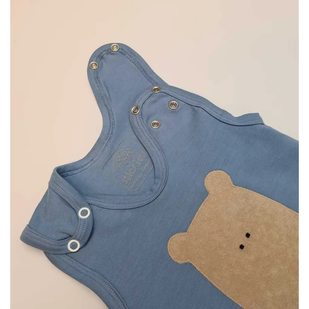 Strampler-eisblau-verlaengerbare-Traeger