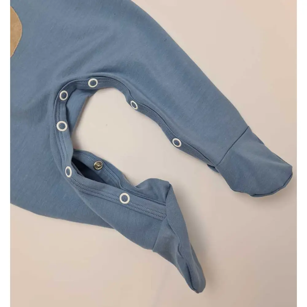 Strampler-eisblau-unten-zum-oeffnen