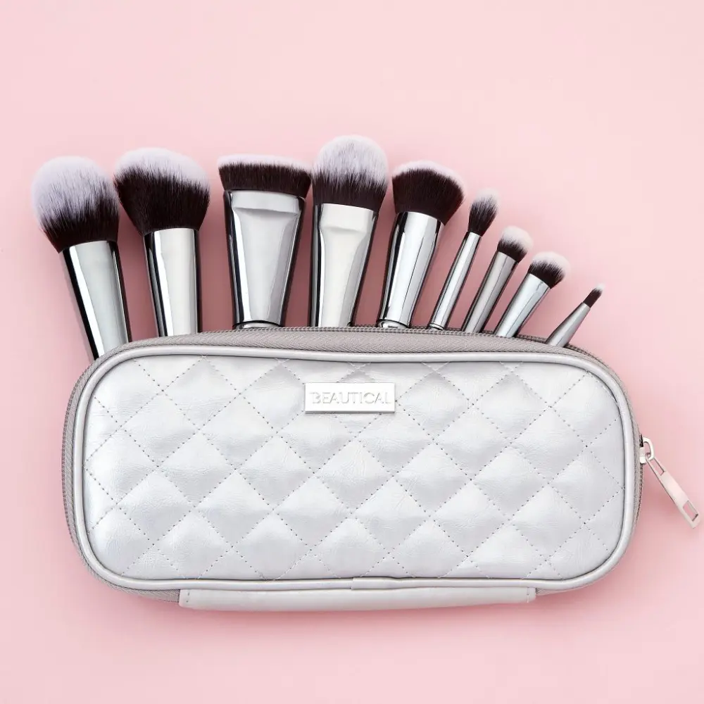 BEAUTICAL-METAL-GLAM-Brush-Set-packshot-brushes-pouch-1024x1024