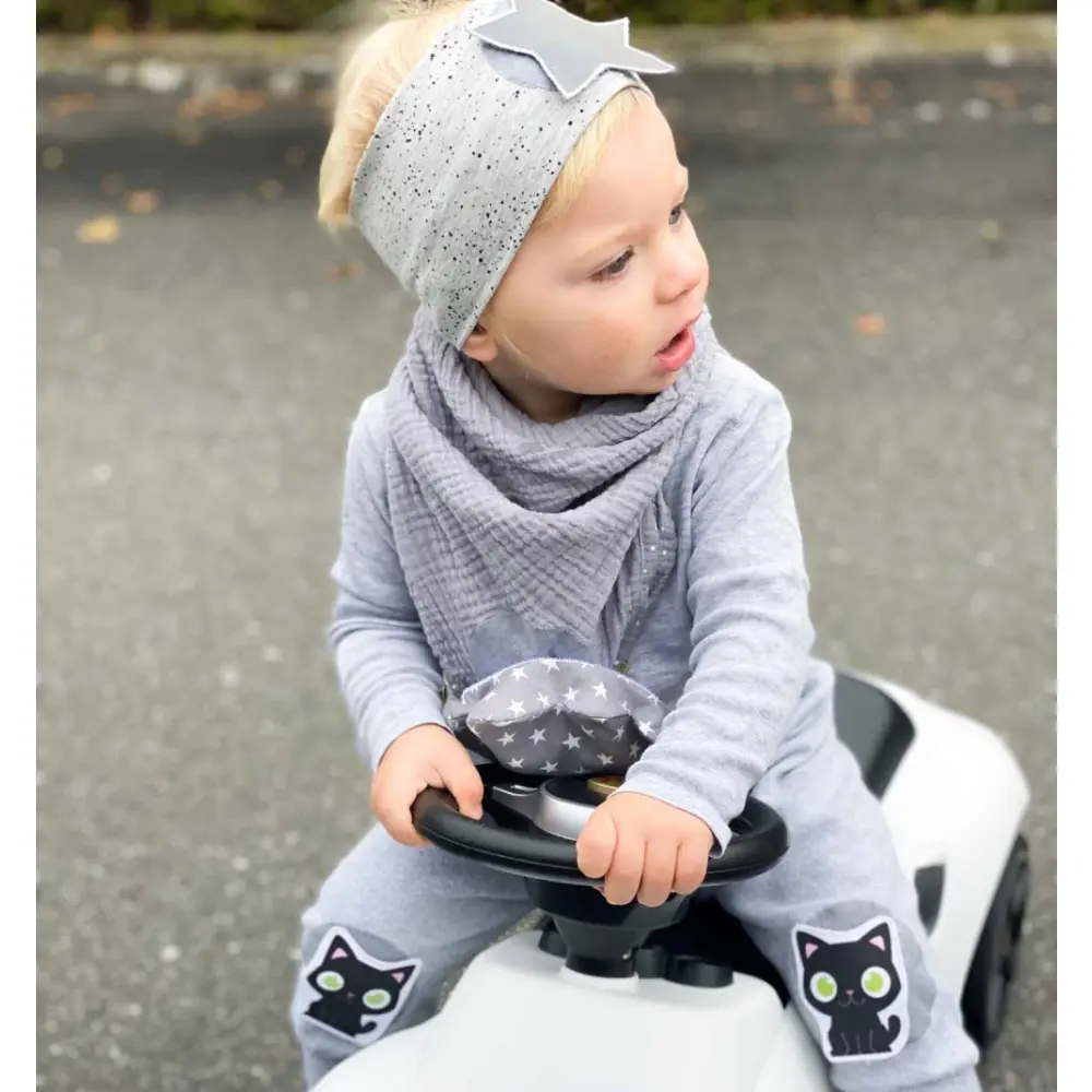 Krabbelhose-grau-mit-katzen