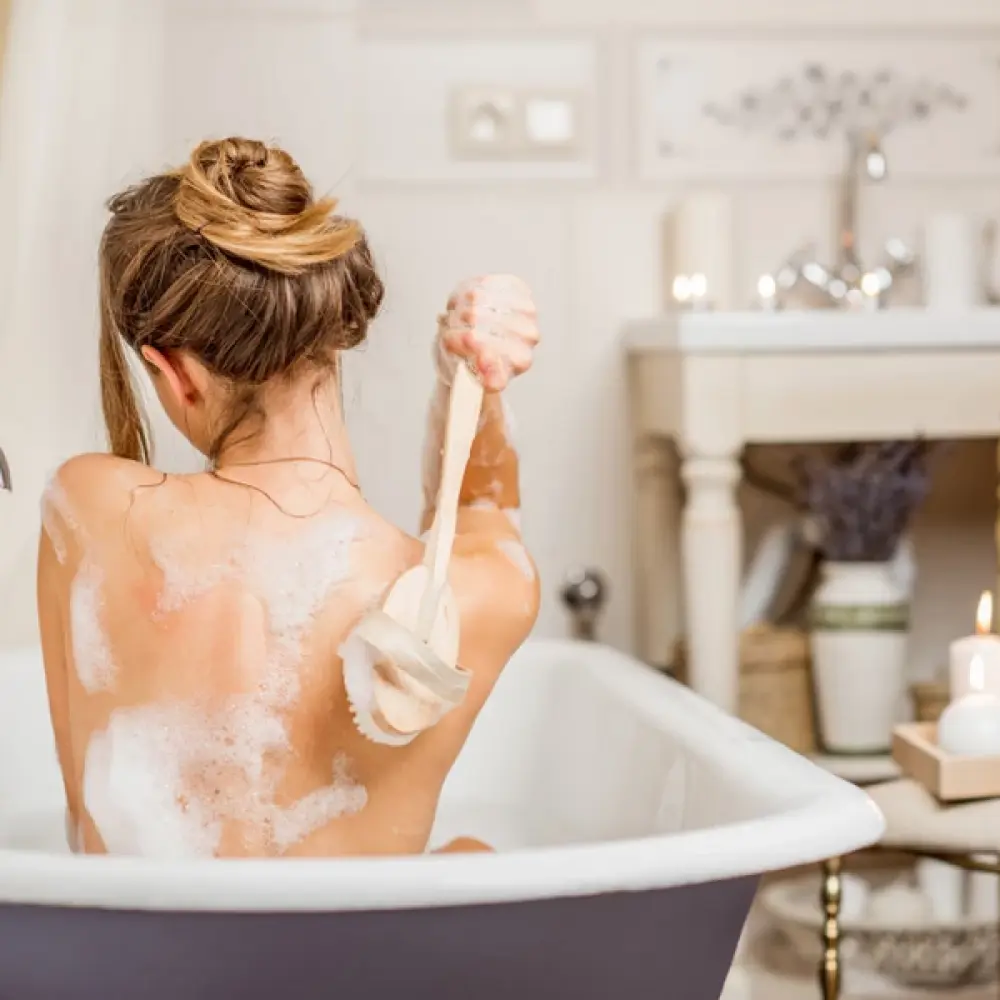 Lady-in-bath-with-dead-sea-mineral-soap