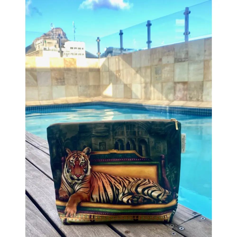 Mzansi-Trading-TIGER-Waschtasche-Tiger-am-Pool