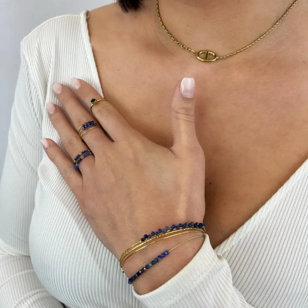 lapis-lazuli-bracelet-cordon-avec-pierre-mannequin-boutique-bijoux-toulouse