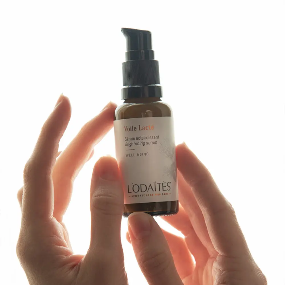 lodaites_serum-eclaircissant_lifestyle_800x