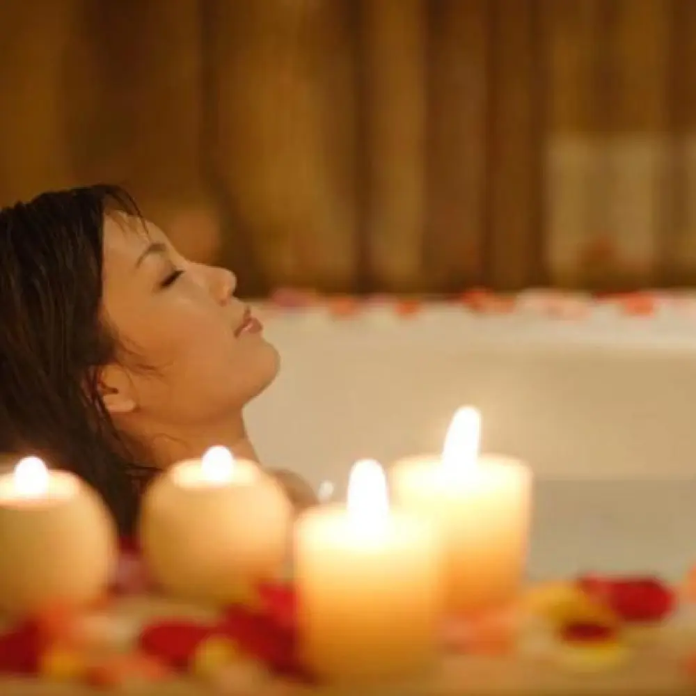 Women-Using-MoodEnhancing-Bath-Truffles