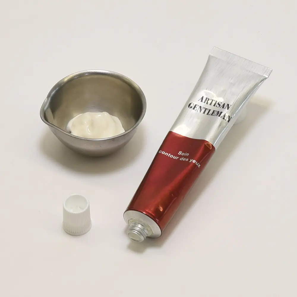 contour-des-yeux-homme-produit