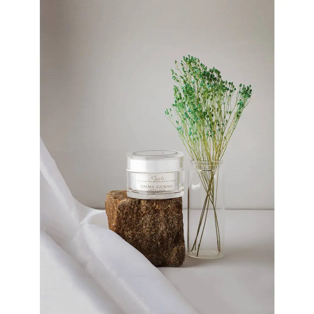 roviti-crema-giorno-anti-age-ambientata