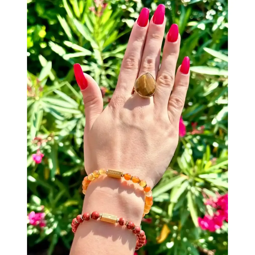 bracelet-caixa-ambre-en-pierres-naturelles-acier-inoxydable-sur-mannequin-bijoux-boutique-toulouse