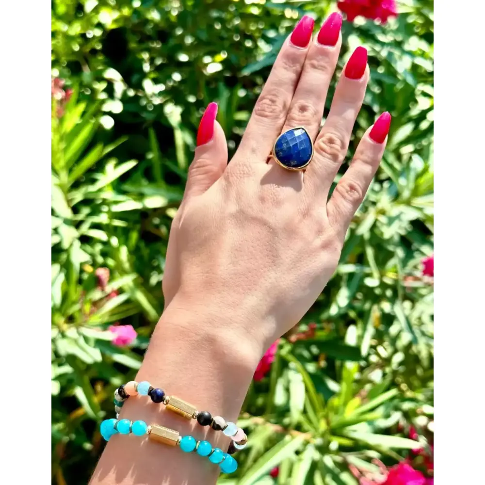 bracelet-caixa-apatite-en-pierres-naturelles-acier-inoxydable-sur-mannequin-boutique-bijoux-toulouse