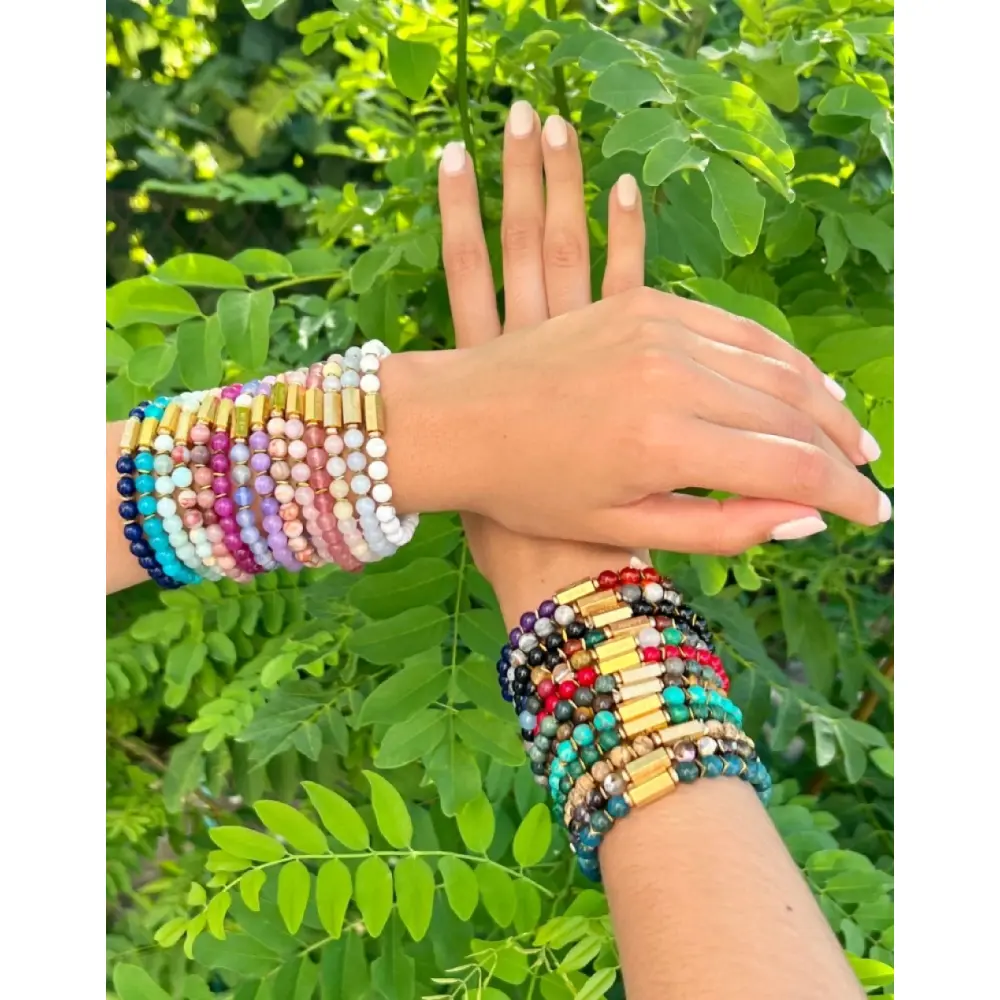 A-rajouter-a-Bracelet-Tourmaline-Caixa-_-Ensemble-de-Bracelet-en-pierres-naturelles-ajustable-et-acier-inoxydable-fond-vert