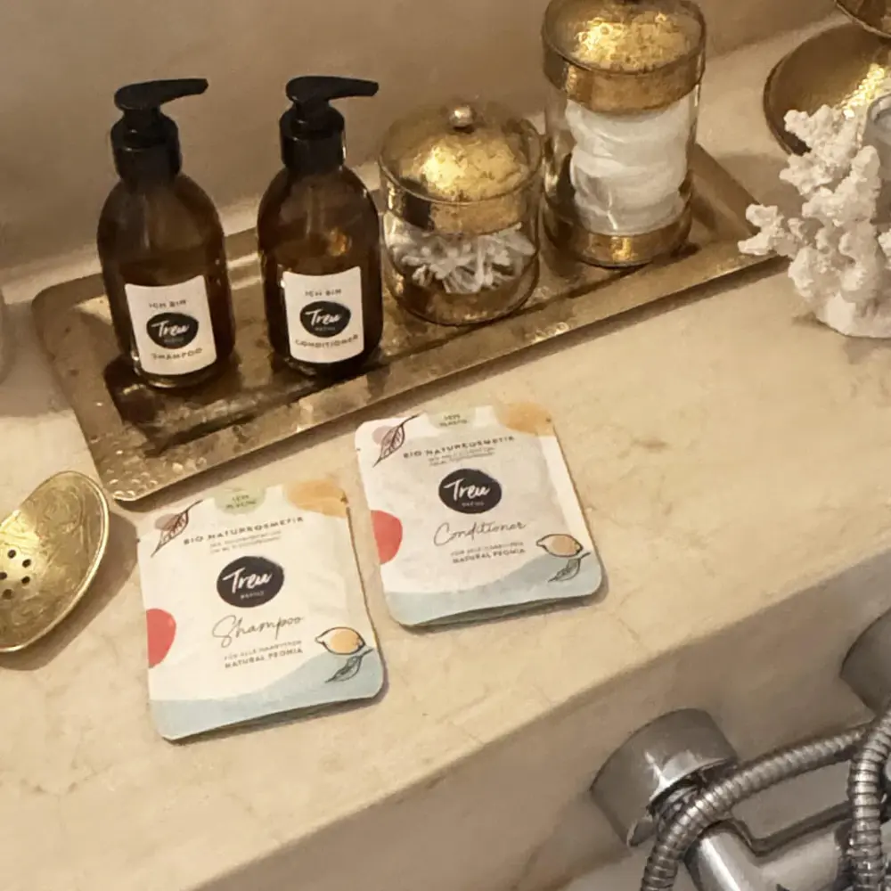 bio-shampoo-conditioner-set-glas