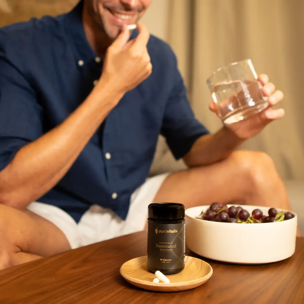 purovitalis-liposomal-resveratrol-micronized-man-taking-capsule
