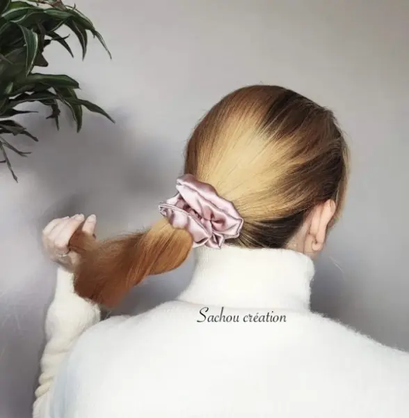 Chouchou en soie rose poudré  - Rose poudré