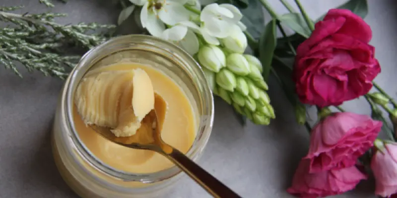 photo-1573812461383-e5f8b759d12e